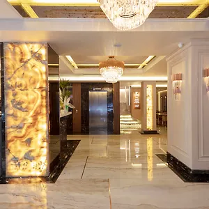 Danis & - Old Hotel