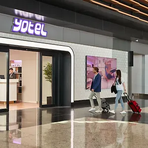 Yotel Airport, Entrance Hotel
