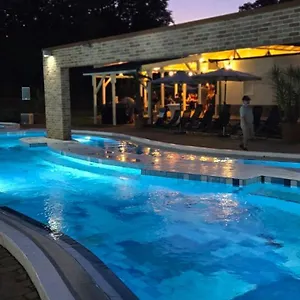 https://holiday-beach-budapest-wellness.inbudapesthotels.com